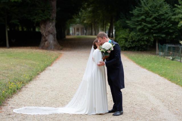 2 mains avec alliances 